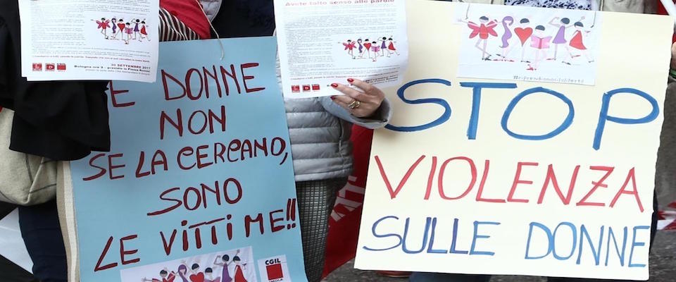 Un momento di ‘Riprendiamoci la libert‡!’, manifestazione contro la violenza sulle donne con presidi organizzati dalla Cgil di Bologna e Imola, Bologna, 30 settembre 2017. ANSA/GIORGIO BENVENUTI