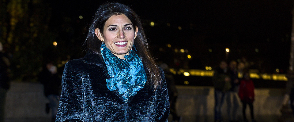 La sindaca di Roma Virginia Raggi all’arrivo a  Castel Sant Angelo illuminato per la festa dei 120 anni della SS Lazio, Roma, 08 gennaio 2020. ANSA/ANGELO CARCONI