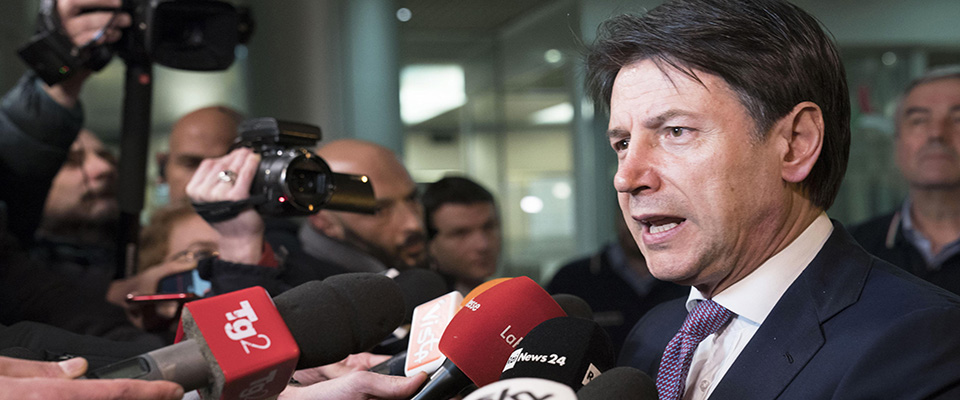 Il presidente del Consiglio, Giuseppe Conte, al termine dell’incontro nella sede della Protezione Civile, Roma, 24 febbraio 2020.
ANSA/UFFICIO STAMPA PALAZZO CHIGI/FILIPPO ATTILI
+++ ANSA PROVIDES ACCESS TO THIS HANDOUT PHOTO TO BE USED SOLELY TO ILLUSTRATE NEWS REPORTING OR COMMENTARY ON THE FACTS OR EVENTS DEPICTED IN THIS IMAGE; NO ARCHIVING; NO LICENSING +++