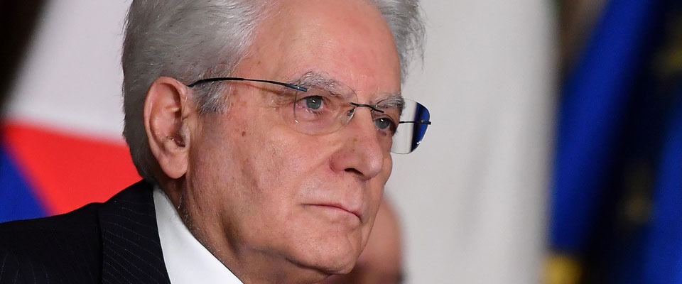 Coronavirus, ora basta! Mattarella convochi tutti al Colle e decidano assieme