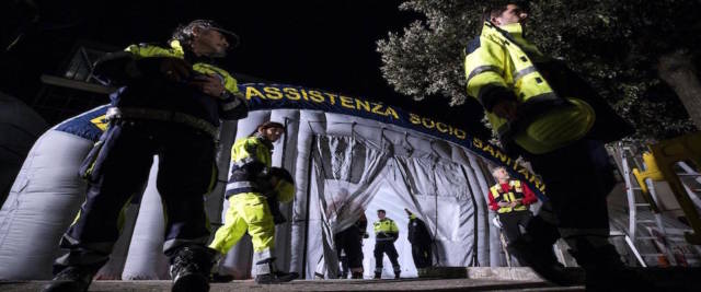 CORONAVIRUS - LE TENDE PRE-TRIAGE MONTATE DALLA PROTEZIONE CIVILE DAVANTI ALLO SPALLANZANI