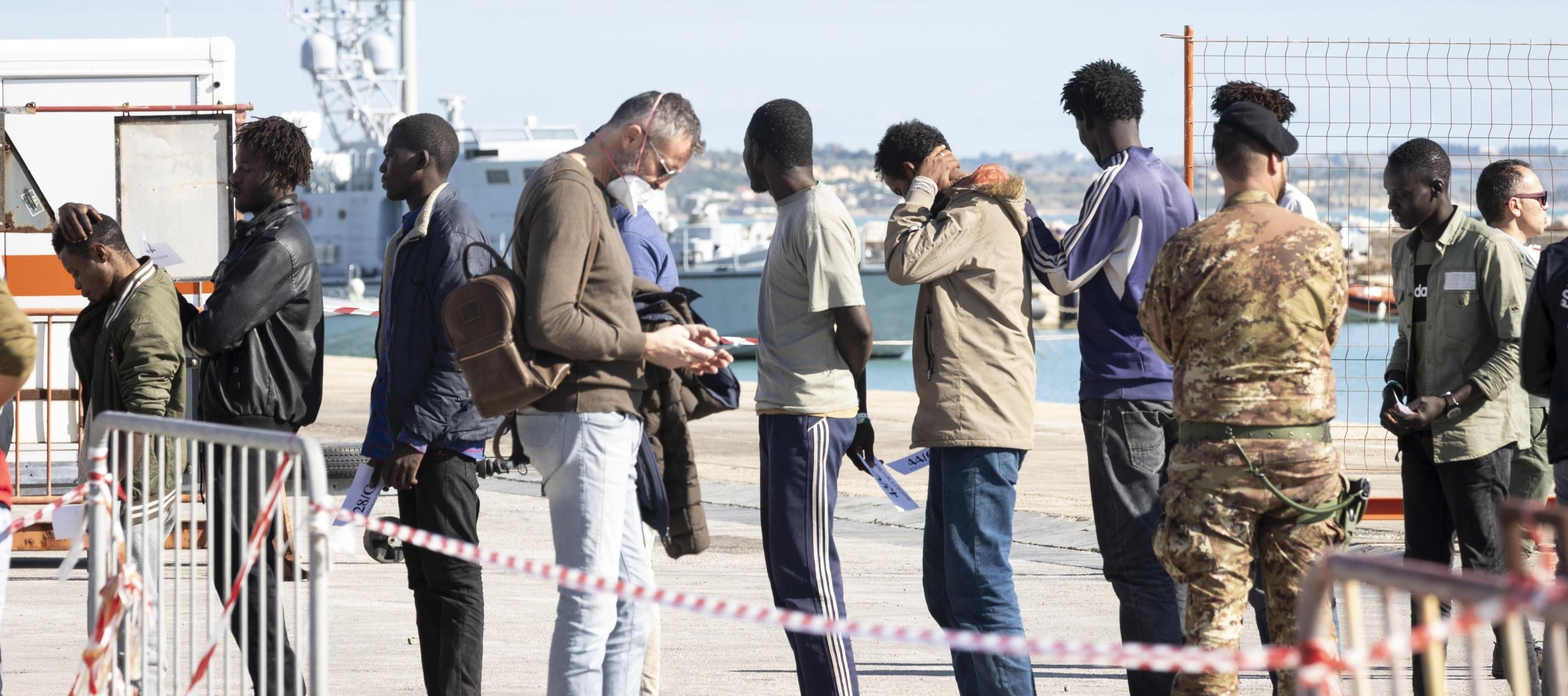 Spanish humanitarian rescue vessel ‘Aita Mari’ arrives in the port of Pozzallo, Sicily island, southern Italy, with 78 rescued migrants onboard, 26 November 2019. The migrants – 71 men, 6 women and a child – will be transferred to the Pozzallo hot spot.
ANSA/ FRANCESCO RUTA