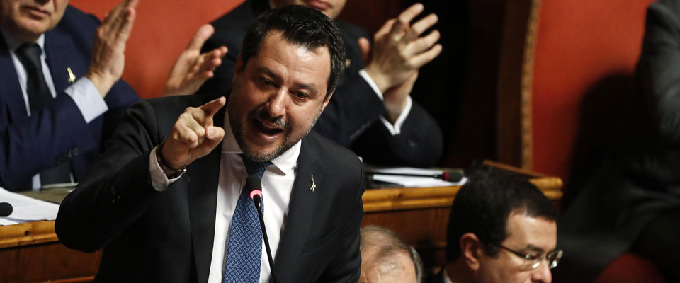 I Giuda a Cinquestelle contro Salvini: sono loro le bestie del Senato