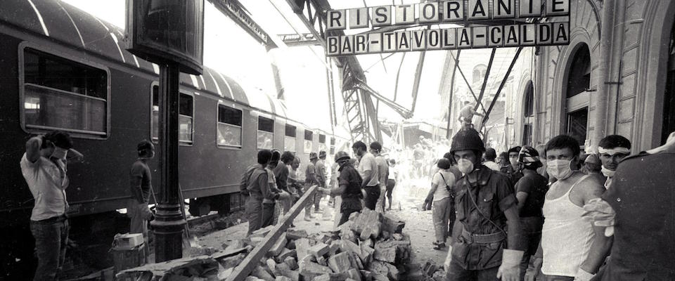 Un’immagine della strage alla stazione di Bologna.       ANSA