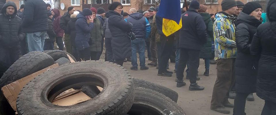 Local residents protest the plans to quarantine evacuees from coronavirus-hit China at a local hospital, in the settlement of Novi Sanzhary on February 20, 2020. – Dozens of people protested Thursday outside a hospital in central Ukraine and some briefly clashed with police over plans to quarantine evacuees from coronavirus-hit China in the facility, officials said. A plane carrying 45 Ukrainians and 27 foreign nationals from the Chinese city of Wuhan, the epicentre of the deadly coronavirus outbreak, arrived in the eastern Ukrainian city of Kharkiv. (Photo by Maksym Mykhailyk / AFP)