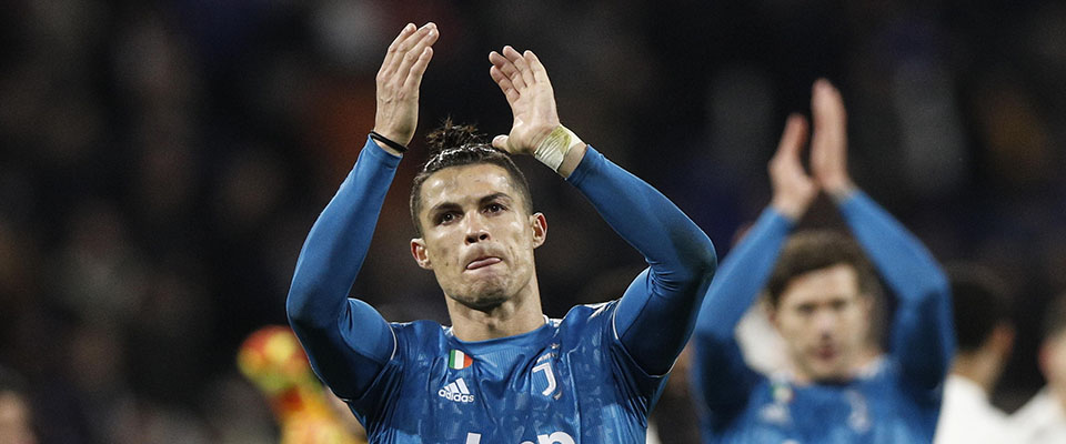 epa08250866 Cristiano Ronaldo of Juventus FC reacts after the UEFA Champions League round of 16 first leg soccer match between Olympique Lyon and Juventus FC in Lyon, France, 26 February 2020.  EPA/YOAN VALAT