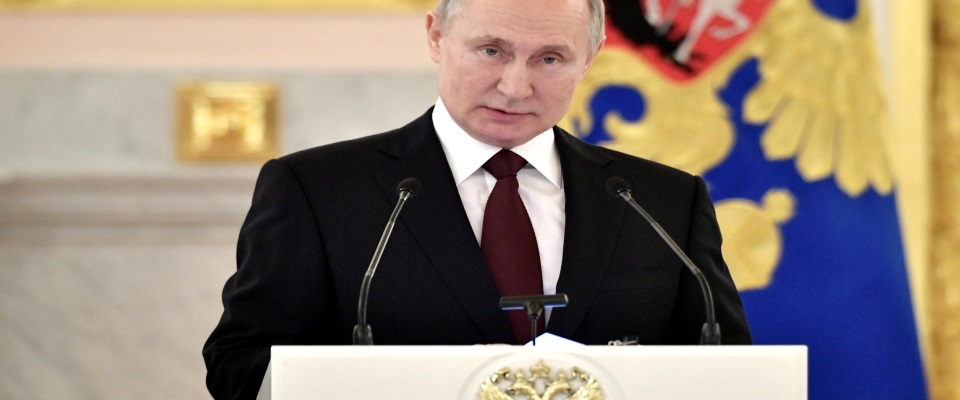 Putin: finché ci sarò io non ci saranno né genitore 1 né genitore 2, solo mamma e papà