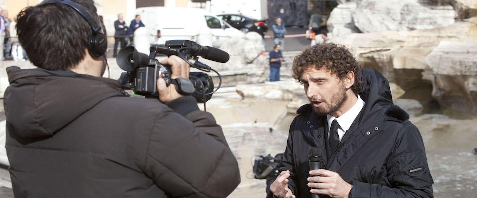 Filippo Roma aggredito e cacciato dalla manifestazione grillina foto Ansa