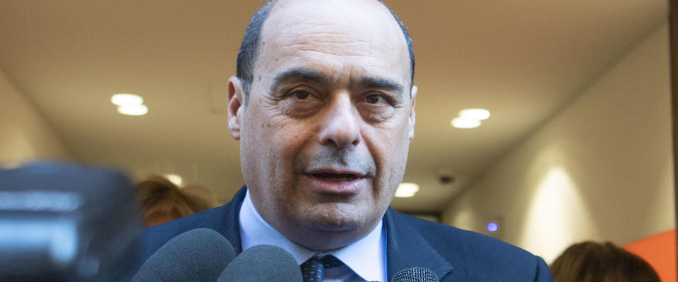 Il segretario del Pd Nicola Zingaretti rilascia una dichiarazione ai giornalisti al termine della Direzione Nazionale a Roma, 7 febbraio 2020.
   ANSA/MAURIZIO BRAMBATTI