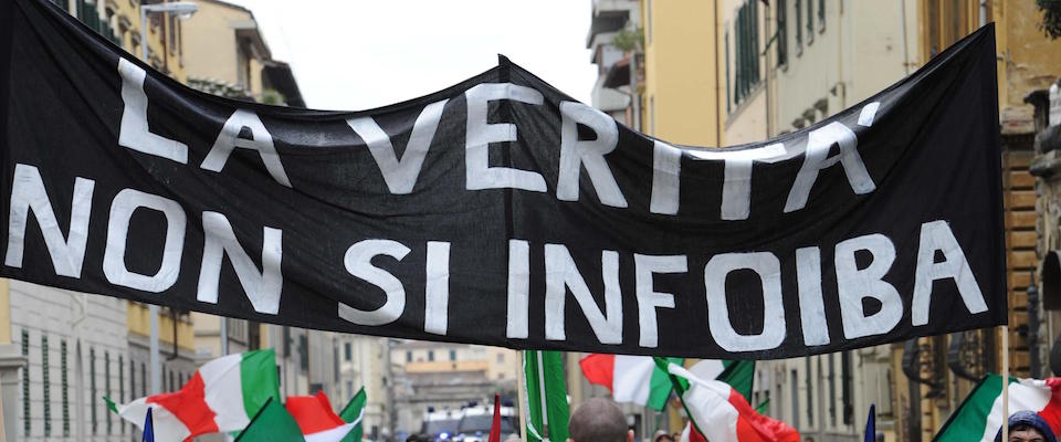 Il corteo in ricordo delle vittime delle foibe organizzato da Fratelli d’Italia, da La Destra, CasaPound ed altre realt‡ locali dell’area, Firenze, 9 marzo 2013. ANSA/CARLO FERRARO