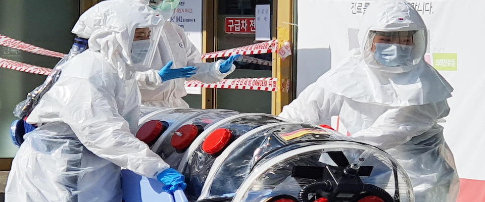 epa08227800 A patient suspected of carrying the new coronavirus, named COVID-19, arrives at Kyungpook National University Hospital in Daegu, South Korea, 19 February 2020. The city fell into chaos as 13 people residing there were found to have come down with the China-originated virus earlier in the day.  EPA/YONHAP SOUTH KOREA OUT