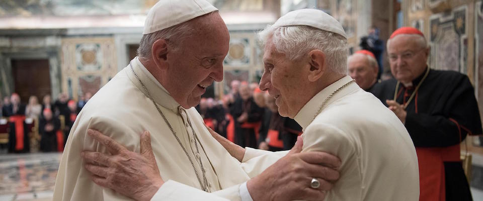 Un momento delle celebrazioni per il sessantacinquesimo anniversario del sacerdozio del Papa emerito Benedetto XVI, Citt‡ del Vaticano, 28 Giugno 2016. ANSA/ US/ OSSERVATORE ROMANO 


  +++ANSA PROVIDES ACCESS TO THIS HANDOUT PHOTO TO BE USED SOLELY TO ILLUSTRATE NEWS REPORTING OR COMMENTARY ON THE FACTS OR EVENTS DEPICTED IN THIS IMAGE; NO ARCHIVING; NO LICENSING+++