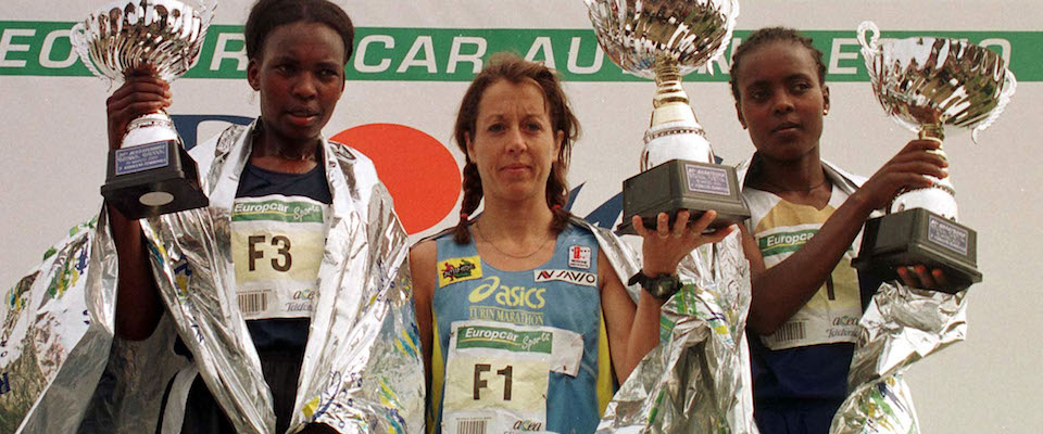 20000319-ROMA-SPORT: MARATONINA ROMA -OSTIA:Podio per le vincitrici della 26/a edizione della maratonina Roma-Ostia, 1¬∞Maura Viceconte – 2/a (a destra) Abeba Tola – 3/aRita Geptu. NEVIO MAZZOCCO-ANSA-CD