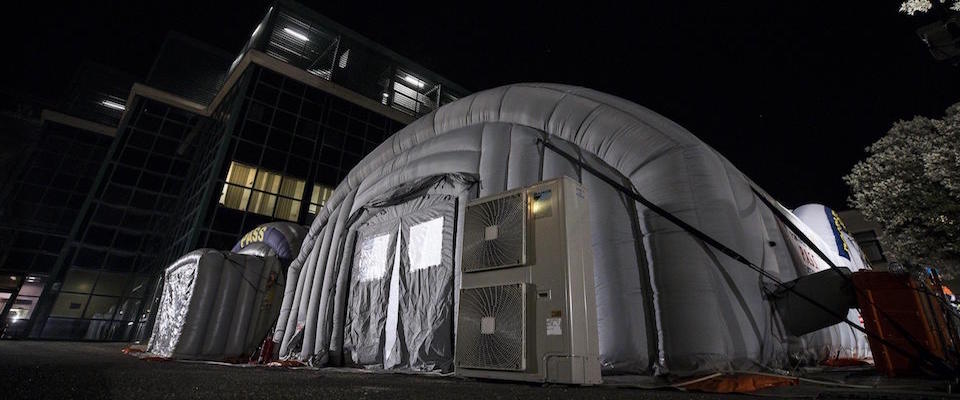 Assembly of tensile structures for pre-triage, in the event that there is a higher inflow due to Coronavirus, in the Spallanzani hospital in Rome, Italy, 25 February 2020.
ANSA/ANGELO CARCONI