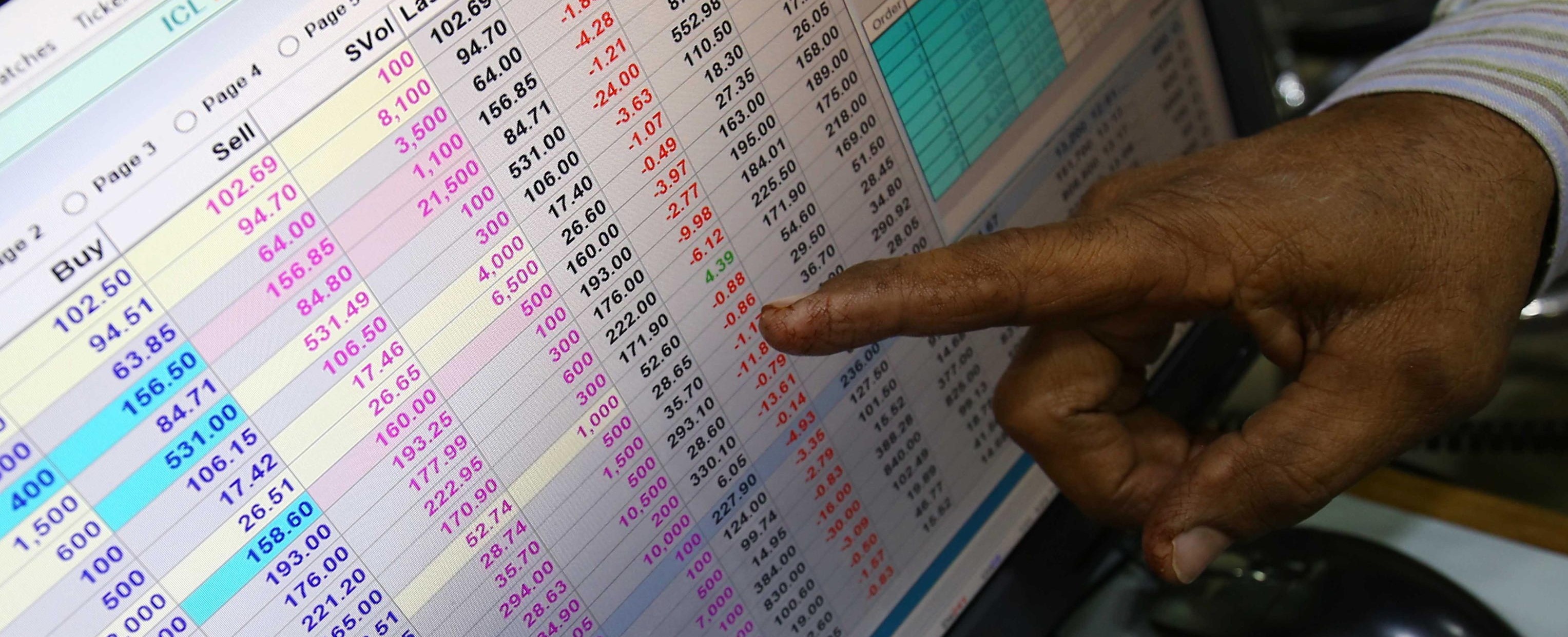 epa08288711 A Pakistani stockbroker monitors the latest share prices during a trading session at the Pakistan Stock Exchange (PSX) in Karachi, Pakista?n, 12 March 2020. Benchmark KSE-100 Index was down 1324.26 points during the 2nd trading session in fear over further developments of corona?virus cases in the country and in neighbouring Afghanistan and Iran.  EPA/SHAHZAIB AKBER