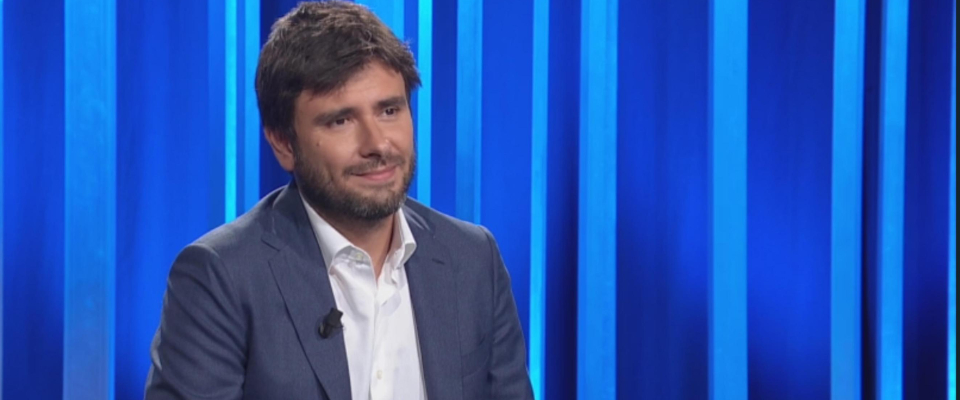 Di Battista, raffica di insulti a Renzi: «Sei arrogante, gonfio di bile, frustrato, fai vergogna» 