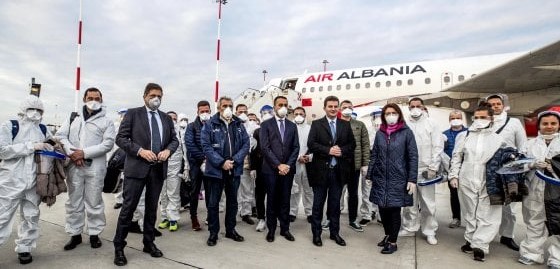 L’egoista Europa prenda esempio dalla piccola Albania: Tirana ci invia un team di 30 medici e infermieri