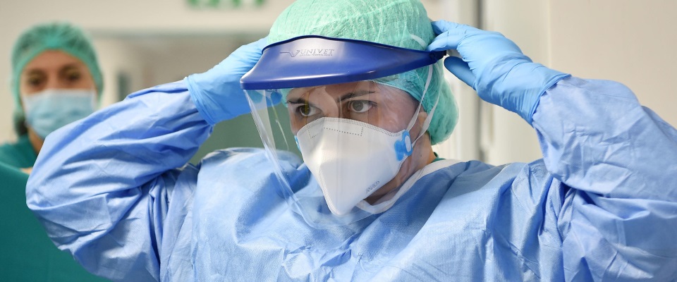 Reportage nel reparto di terapia intensiva COVID19 dell’ospedale San Giovanni Bosco, Torino, 27 marzo 2020 ANSA/ ALESSANDRO DI MARCO