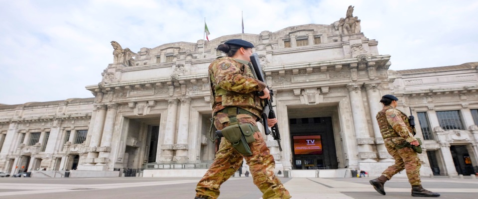 In campo l’esercito ma il cinquestelle Morra anziché ringraziare le Forze Armate parla di “paradosso”