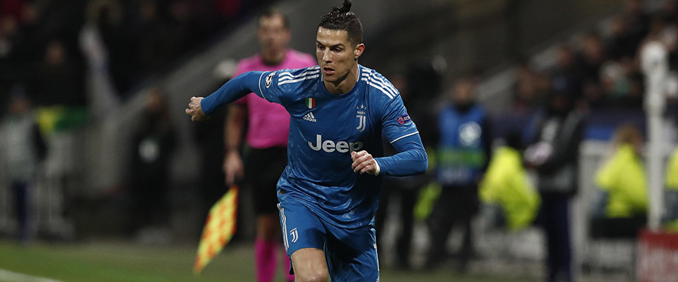 epa08250638 Cristiano Ronaldo of Juventus in action during the UEFA Champions League round of 16 first leg soccer match between Olympique Lyon and Juventus FC in Lyon, France, 26 February 2020.  EPA/GUILLAUME HORCAJUELO