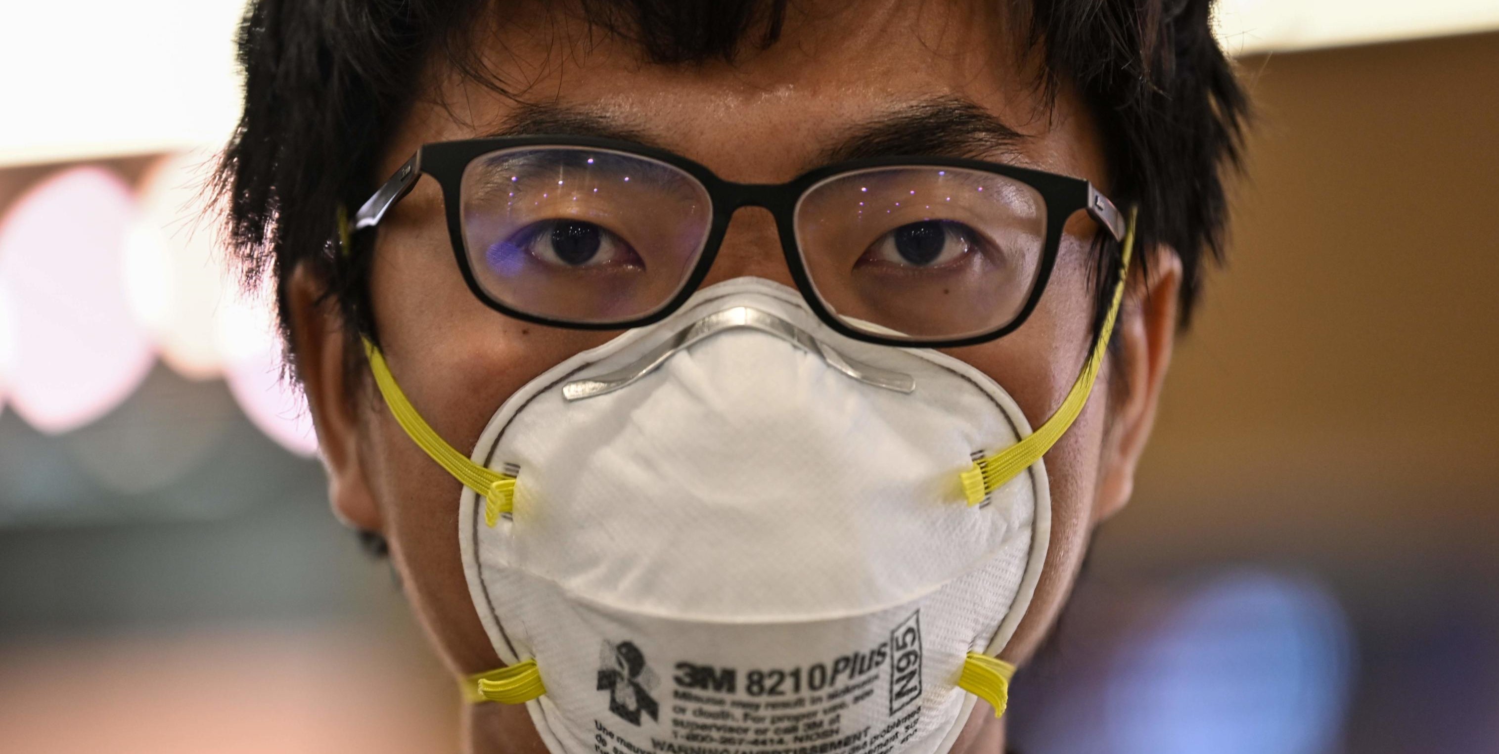 A Chinese passenger wearing a face mask, amid concerns over the COVID-19 coronavirus outbreak, arrives from Japan at Shanghai Pudong International Airport in Shanghai in March 19, 2020. – China on March 19 reported no new domestic cases of the coronavirus for the first time since it started recording them in January, but recorded a spike in infections from abroad. (Photo by Hector RETAMAL / AFP)