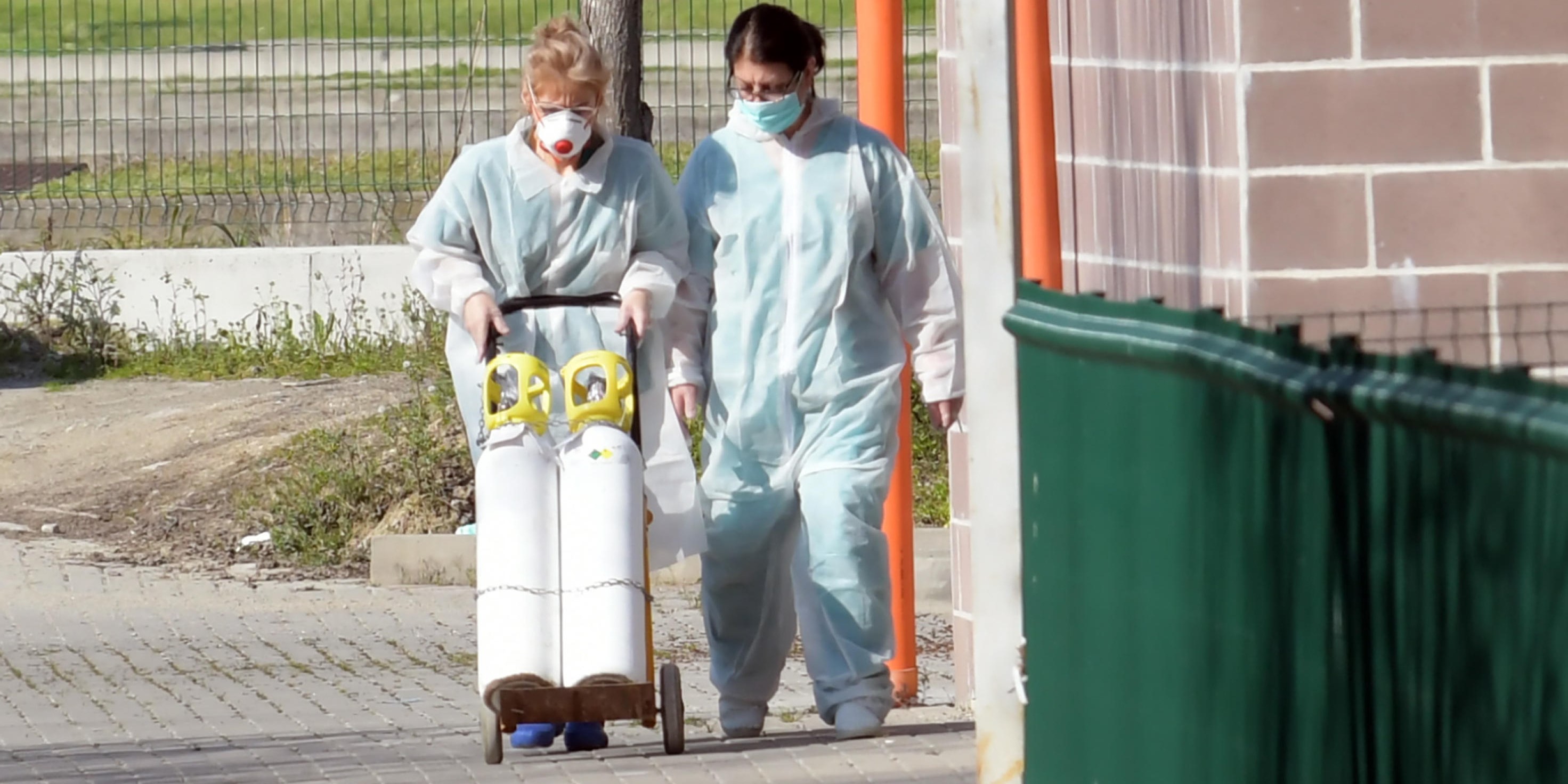 Un’immagine della casa di riposo “residenza Borromeo” dove dall’inizio dell’emergenza del Coronavirus sono morti numerosi anziani ospitati nella struttura, Mediglia, Milano, 18 marzo 2020. Ansa/Andrea Canali