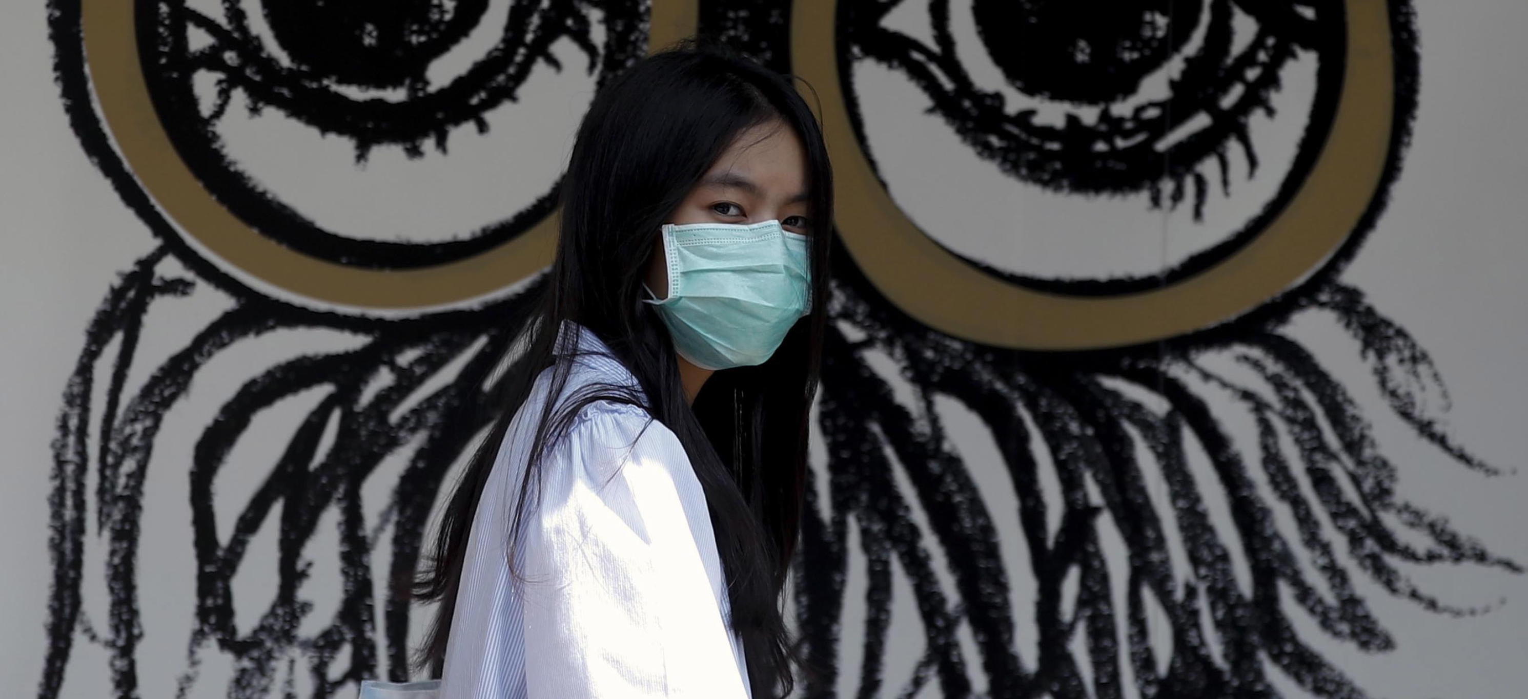 epa08274082 A woman wears a protective mask in Bangkok, Thailand, 06 March 2020. Thailand is facing a shortage of masks and hand sanitizers due to COVID-19 and coronavirus panic buying.  EPA/DIEGO AZUBEL