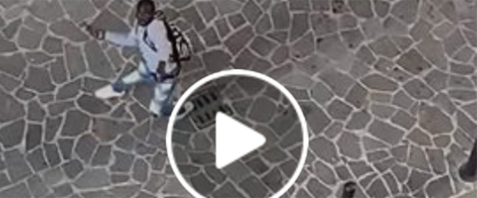 Vicenza, migranti multati perdono la testa, strappano i verbali e prendono a bottigliate i residenti (video)