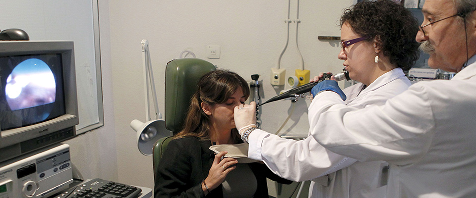 epa02356141 Spanish Doctor Ignacio Cobera Marco (R) injects botulinum toxin into the muscles of the larynx of a patient (L) with a rare voice disorder called spasmodic dysphonia (SD, or laryngeal dystonia) at the Ramon y Cajal public hospital in Madrid, central Spain, 24 September 2010. Although the exact cause of SD is not known, the majority of the medical community agrees that it is a neurological disorder. Patients suffering from SD are frequently people who use their voices as a tool at work. This would be the case of British musician Linda Thompson, US radio conductor Diane Rehm or US rap singer Darryl McDaniels who currently suffer this disorder. Commonly known for its use in cosmetic procedures, botulin toxin or botox is also used to treat the symptoms of a number of illnesses such as dystonias, children cerebral palsy, strabismus or hyperhidrosis (excessive sweating).  EPA/Chema Moya