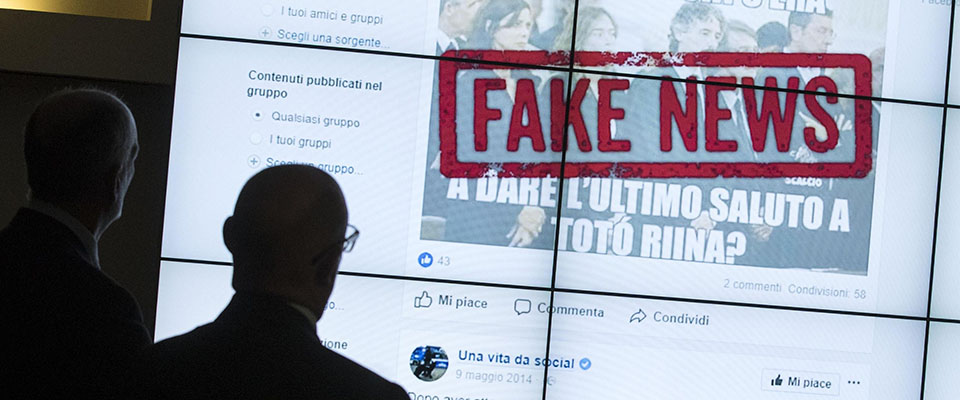 Un momento della presentazione del servizio della Polizia postale contro le fake news presso il Centro Anticrimine Informatico a Roma, 18 gennaio 2018.
ANSA/MASSIMO PERCOSSI