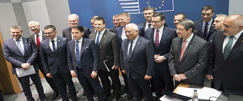 Il presidente del Consiglio Giuseppe Conte durante la riunione con i suoi omologhi di Germania, Francia, Portogallo, Spagna, Grecia, Belgio e Lussemburgo, a margine del vertice europeo sul bilancio, Bruxelles, 21 febbraio 2020.  ANSA / Filippo Attili – Palazzo Chigi  +++  ANSA PROVIDES ACCESS TO THIS HANDOUT PHOTO TO BE USED SOLELY TO ILLUSTRATE NEWS REPORTING OR COMMENTARY ON THE FACTS OR EVENTS DEPICTED IN THIS IMAGE; NO ARCHIVING; NO LICENSING  +++