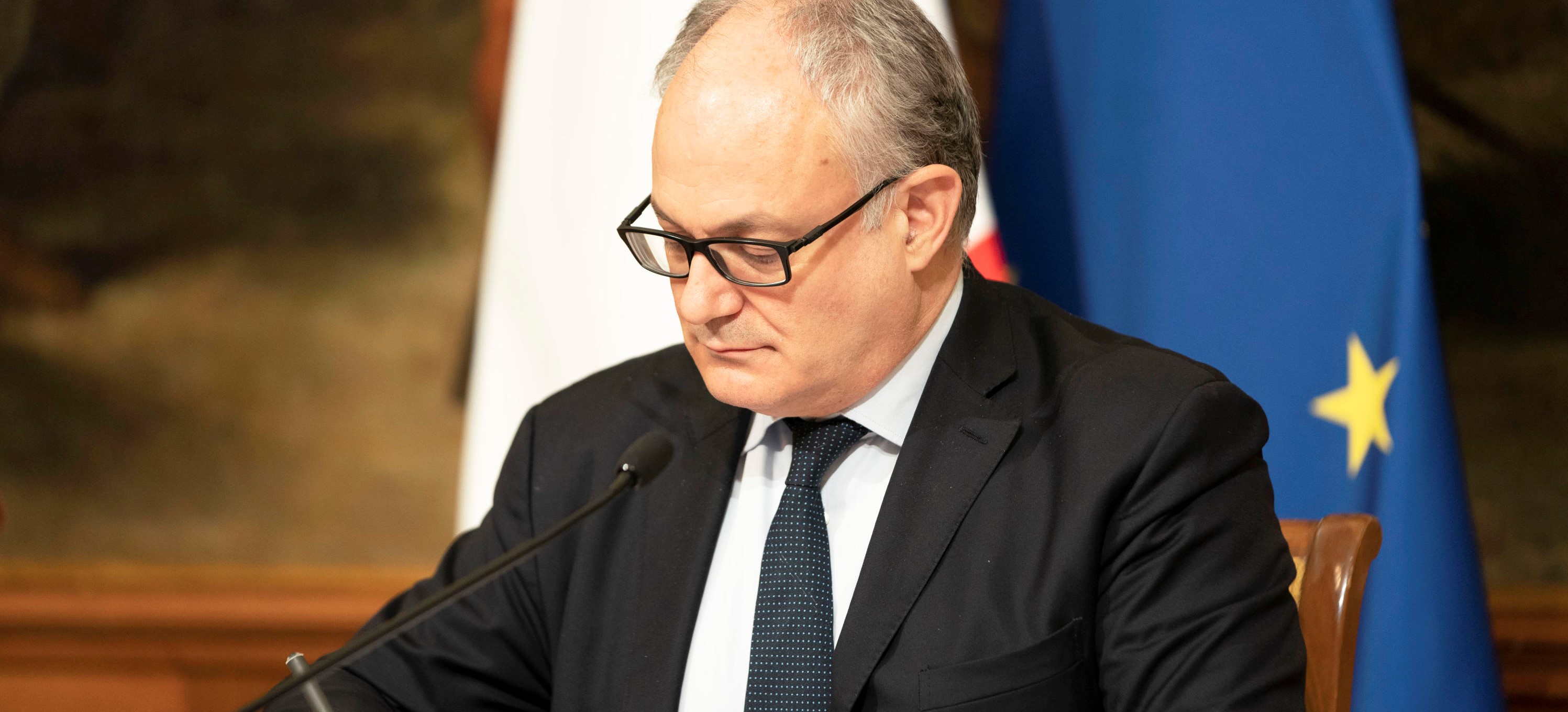 Italian Economy Minister, Roberto Gualtieri, attends a press conference at the end of a Cabinet at Chigi Palace in Rome, Italy, 06 April 2020.
ANSA/CHIGI PALACE PRESS OFFICE/FILIPPO ATTILI
+++ ANSA PROVIDES ACCESS TO THIS HANDOUT PHOTO TO BE USED SOLELY TO ILLUSTRATE NEWS REPORTING OR COMMENTARY ON THE FACTS OR EVENTS DEPICTED IN THIS IMAGE; NO ARCHIVING; NO LICENSING +++