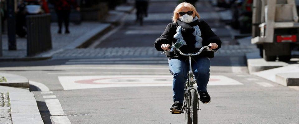 A Modena denunciata una donna positiva. Passeggiava in bicicletta molto lontano da casa