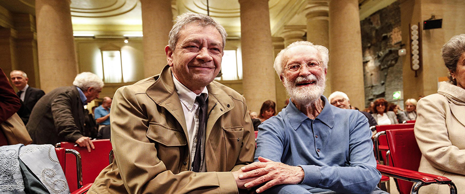 Carlo Verdelli (s) e Eugenio Scalfari al Tempio di Adriano durante la presentazione del libro “Grand Hotel Scalfari. Roma 29 ottobre 2019. ANSA/GIUSEPPE LAMI