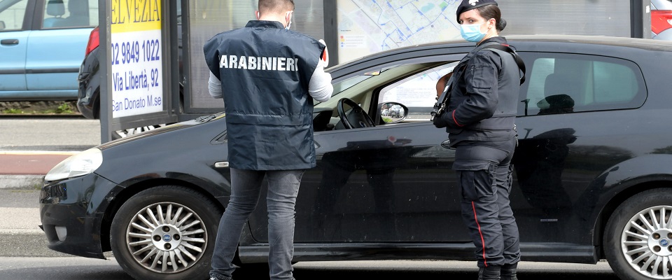 carabinieri fermano una nigeriana foto Ansa