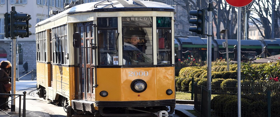 paziente positiva dimessa dall’ospedale torna a casa in tram foto Ansa