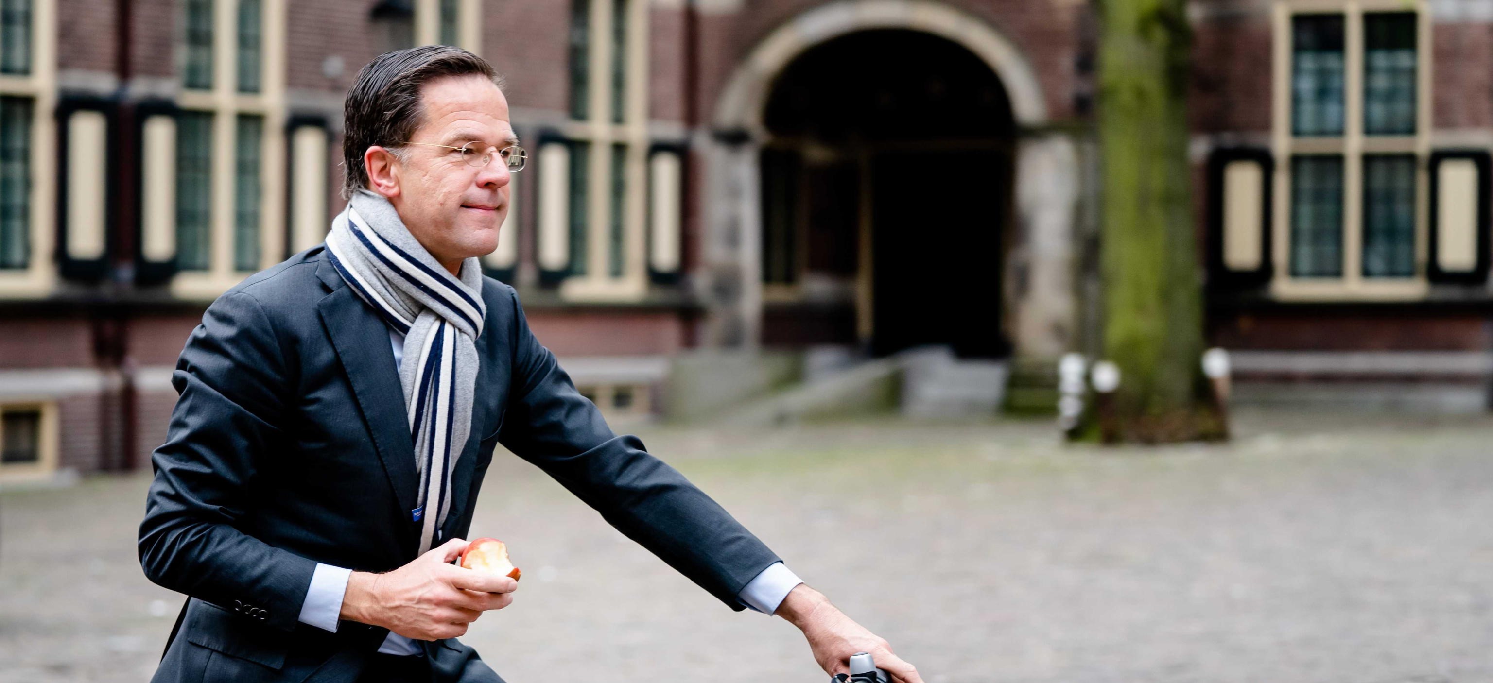 epaselect epa08352395 Dutch Prime Minister Mark Rutte arrives with the bike at the Binnenhof, The Hague, The Netherlands, 09 April 2020, for the weekly council with Ministers, which takes place a day earlier than the usual due to Good Friday.  EPA/BART MAAT