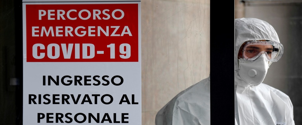 The new wards set up at Cardarelli hospital in Naples, Italy, an emergency room and an intensive care unit, to deal with the emergency of the covid-19 pandemic, 2 april 2020
ANSA / CIRO FUSCO