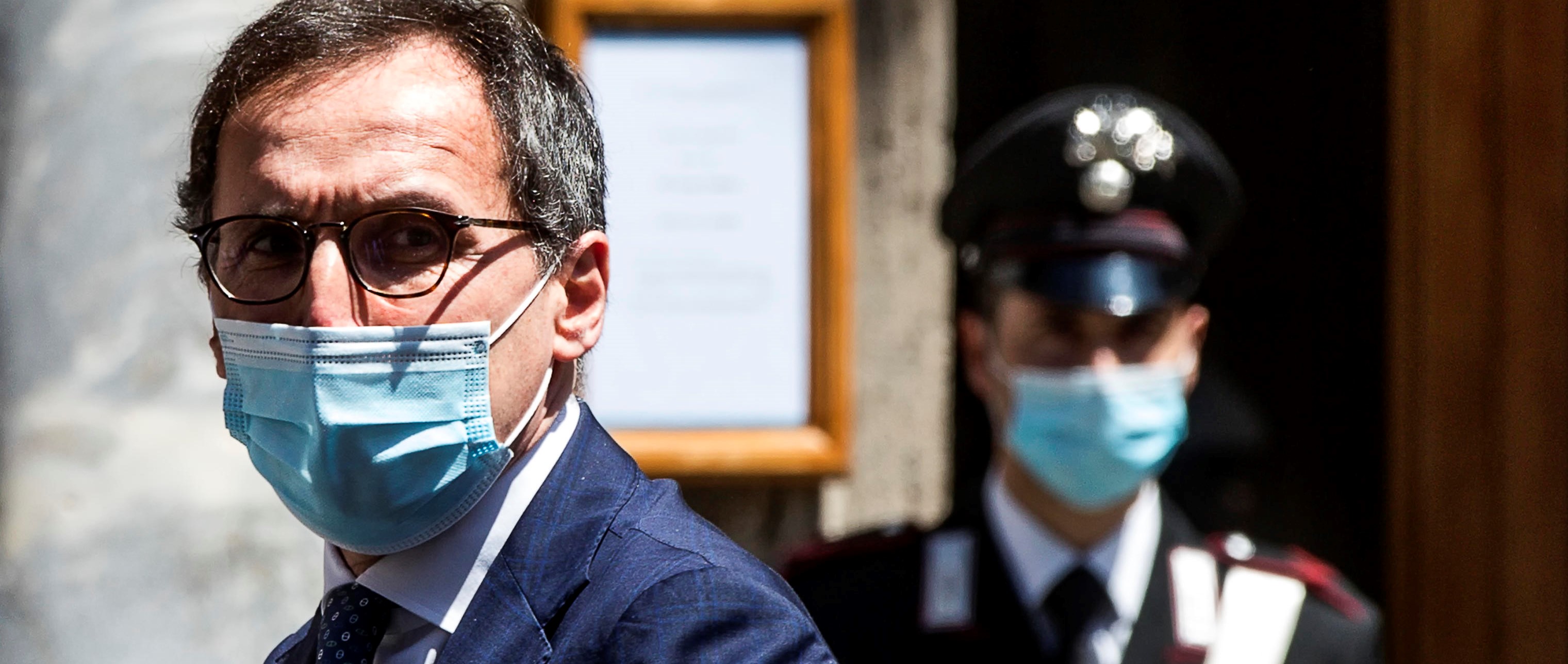 Il ministro degli Affari Regionali e Autonomie Francesco Boccia lascia il Senato al termine dell’informativa del presidente del Consiglio Giuseppe Conte sulle misure per la nuova fase dell’emergenza da Coronavirus Covid-19, Roma, 21 maggio 2020. ANSA/ANGELO CARCONI