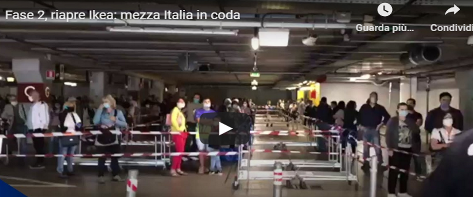 Riapre Ikea, italiani all’assalto dei punti vendita. A Milano tutti in fila due ore prima (video)