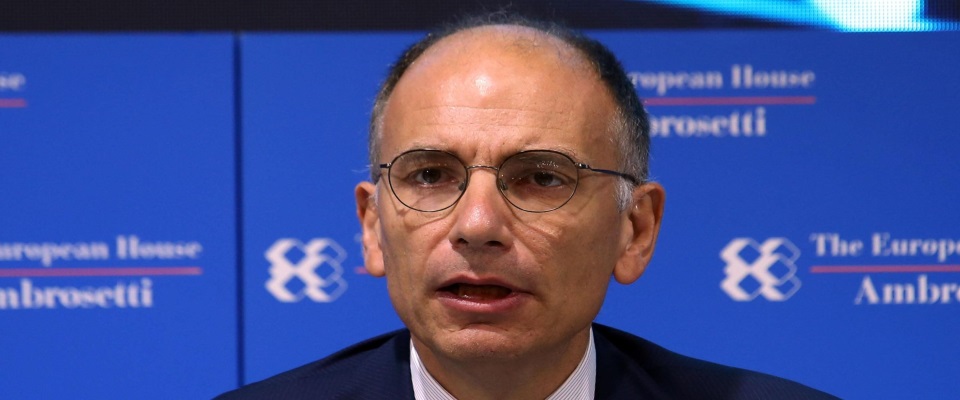 Enrico Letta e il tweet che fa sganasciare la rete. Vuole fare l’anglofono e scivola sulla polluzione…