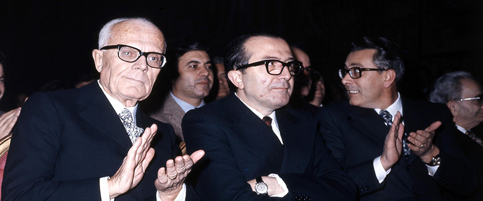 Giulio Andreotti (C) con Sandro Pertini (S) ed Arnaldo Forlani. 
ANSA