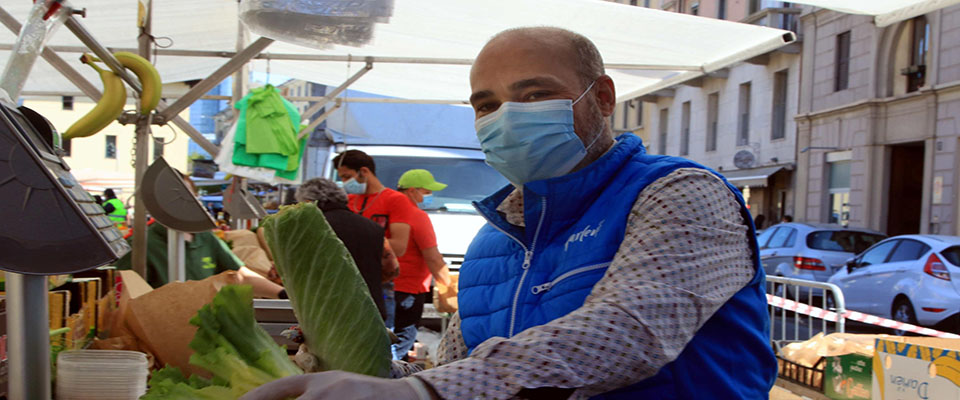 The reopening of the municipal  outdoor market in San Marco street during the coronavirus disease (COVID-19) pandemic in Milan,  Italy, 7 May 2020. Italy entered the second phase of its Coronavirus emergency on 04 May with the start of the gradual relaxation of the lockdown measures that have been in force for 55 days.? ANSA/PAOLO SALMOIRAGO