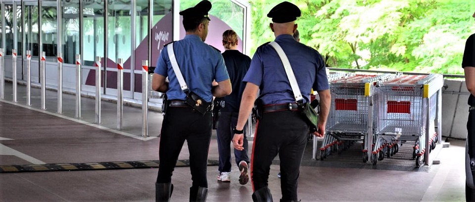 carabinieri supermercato