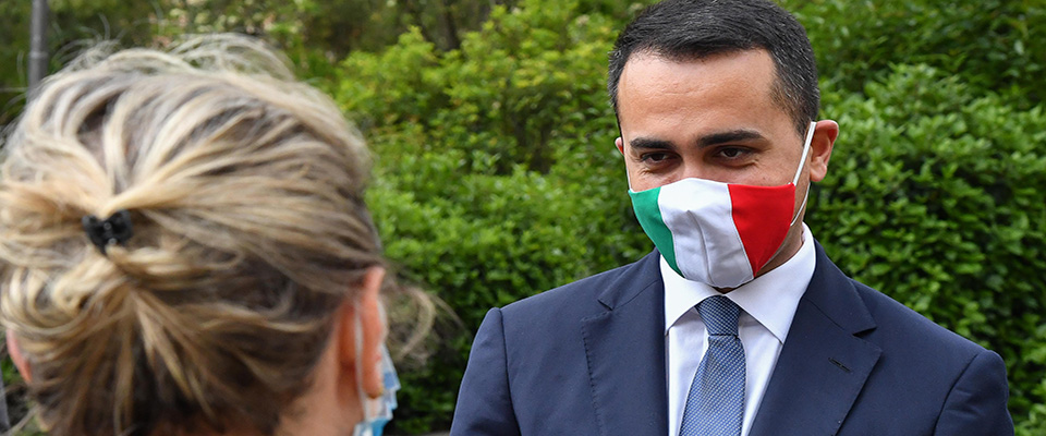 Il ministro degli Esteri Luigi Di Maio, con il vice ministro Pierpaolo Sileri in visita all’ospedale Spallanzani per ringraziare i lavoratori in occasione del 1 maggio, Roma, 28 aprile 2020.
ANSA/ALESSANDRO DI MEO