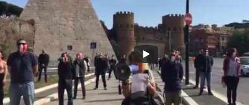 Mascherine tricolori di nuovo in piazza: proteste in tutta Italia (video)