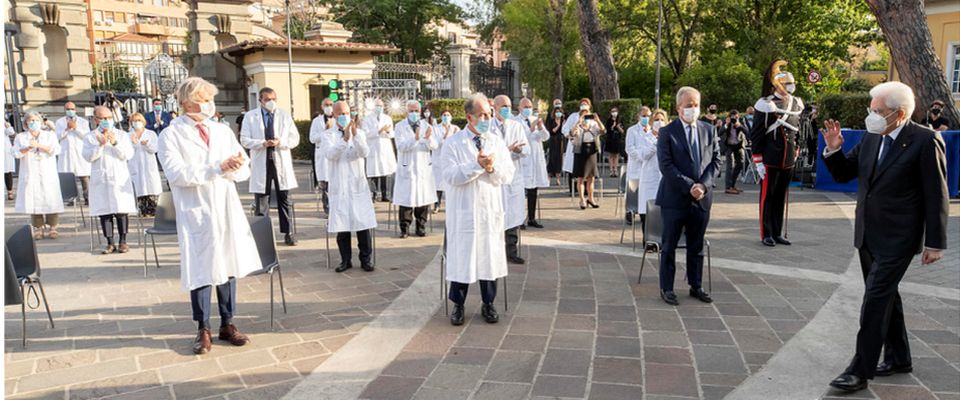 Sì, sono davvero vergognosi quegli insulti a Sergio Mattarella