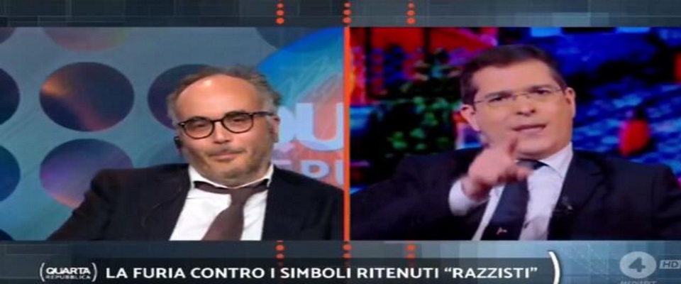 Capezzone contro Raimo su Montanelli: “Sei un co…ne svalvolato”. E l’altro esibisce cartelli (video)