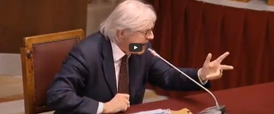 Sgarbi in un frame da video Youtube