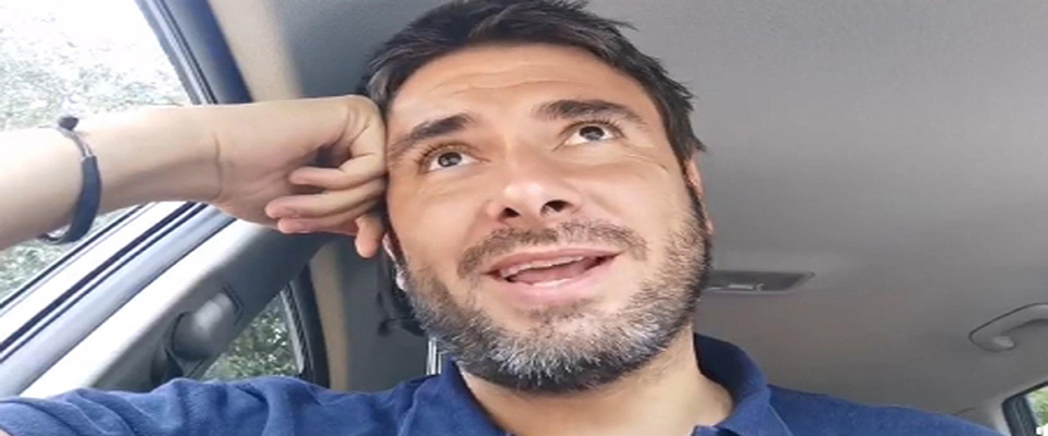 Alessandro Di Battista durante una diretta Facebook, 15 luglio 2020.
FACEBOOK ALESSANDRO DI BATTISTA
+++ ATTENZIONE LA FOTO NON PUO’ ESSERE PUBBLICATA O RIPRODOTTA SENZA L’AUTORIZZAZIONE DELLA FONTE DI ORIGINE CUI SI RINVIA +++ ++ HO – NO SALES, EDITORIAL USE  ONLY ++